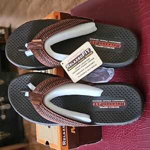 Never Worn Men's Skechers Relaxed Fit Flip Flops